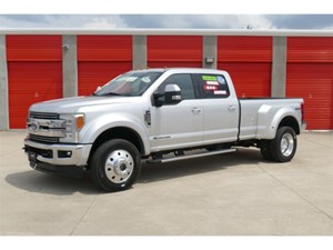 Picture of a 2017 Ford F-450 SD Lariat Crew Cab DRW 4WD