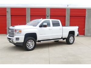 Picture of a 2019 GMC Sierra 2500HD Denali Crew Cab 4WD