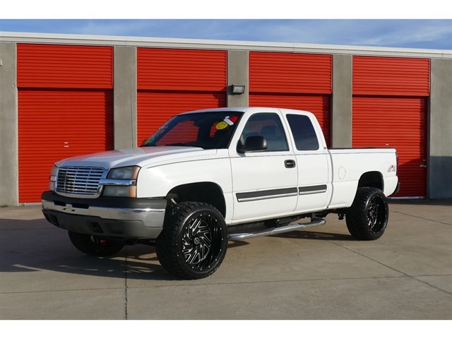 Chevrolet Silverado 1500 Z71 Ext. Cab Short Bed 4WD in Fayetteville
