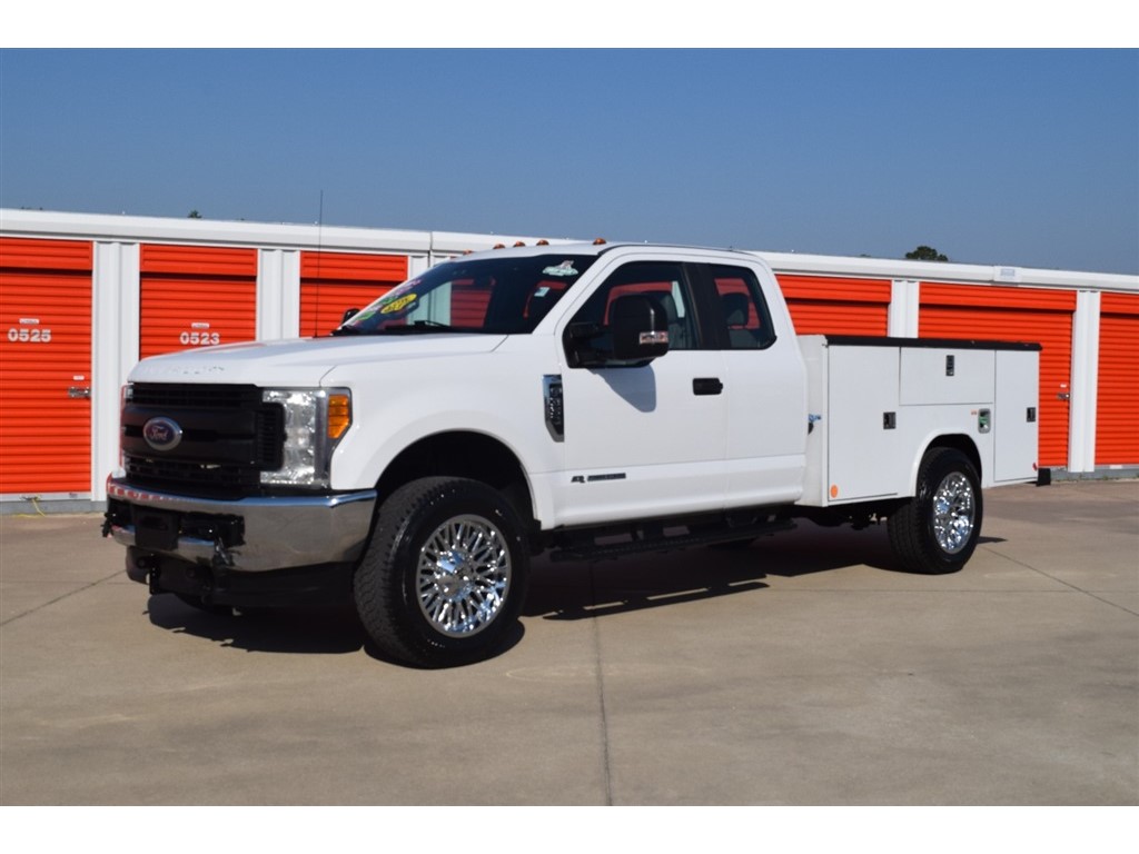 2017 Ford F-350 Super Duty Chassis Cab XL