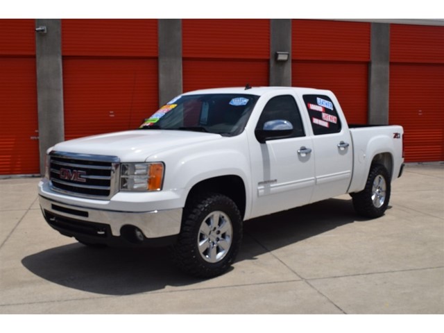 GMC Sierra 1500 SLE Crew Cab 4WD in Fayetteville
