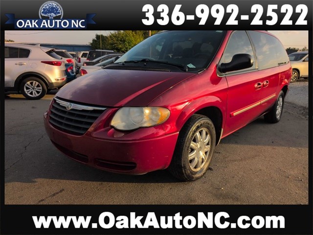 CHRYSLER TOWN & COUNTRY TOURING in Kernersville
