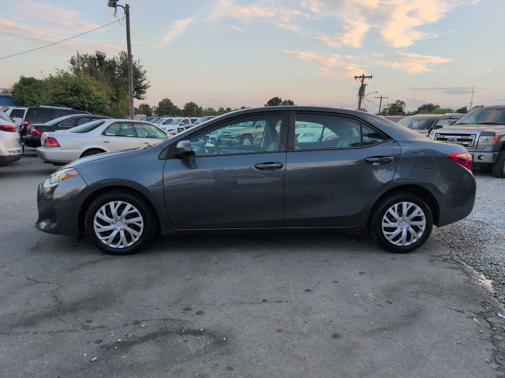 2019 Toyota Corolla LE photo 4