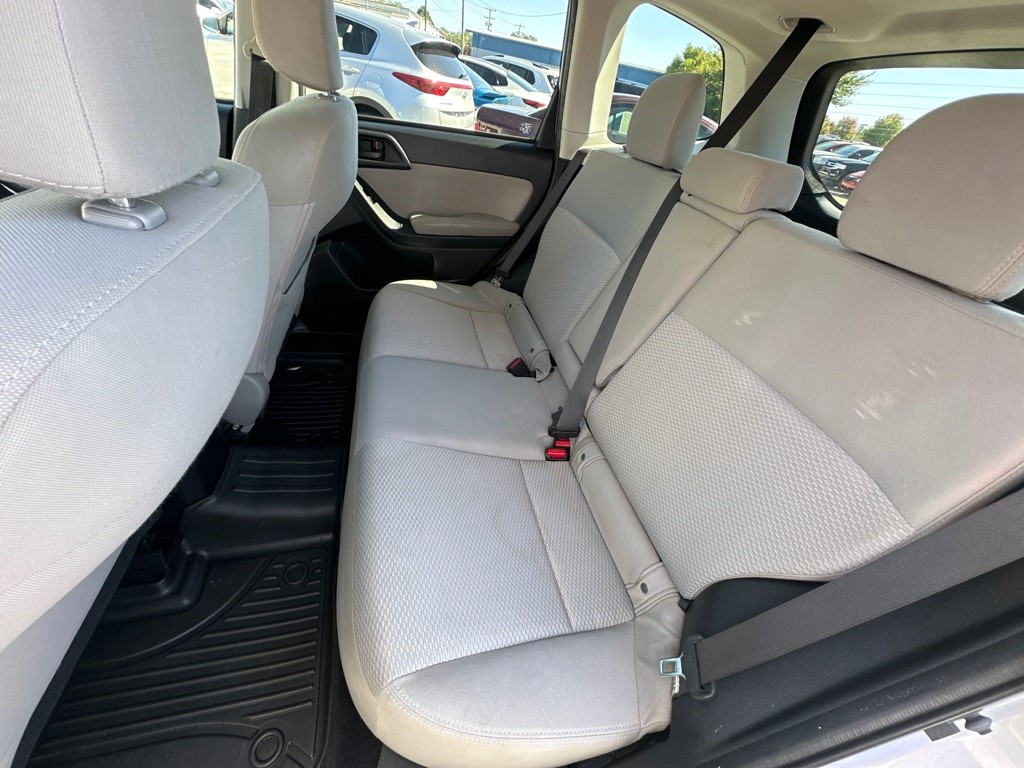 2016 Subaru Forester 2.5i Premium photo 11