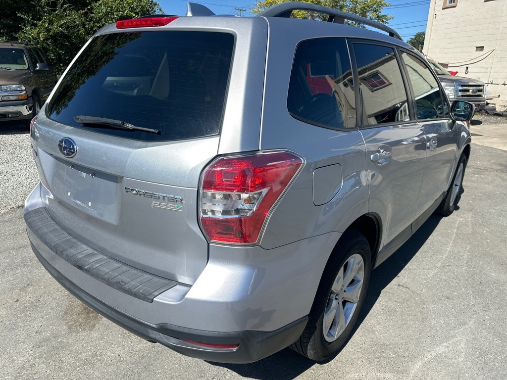 2016 Subaru Forester 2.5i Premium photo 4
