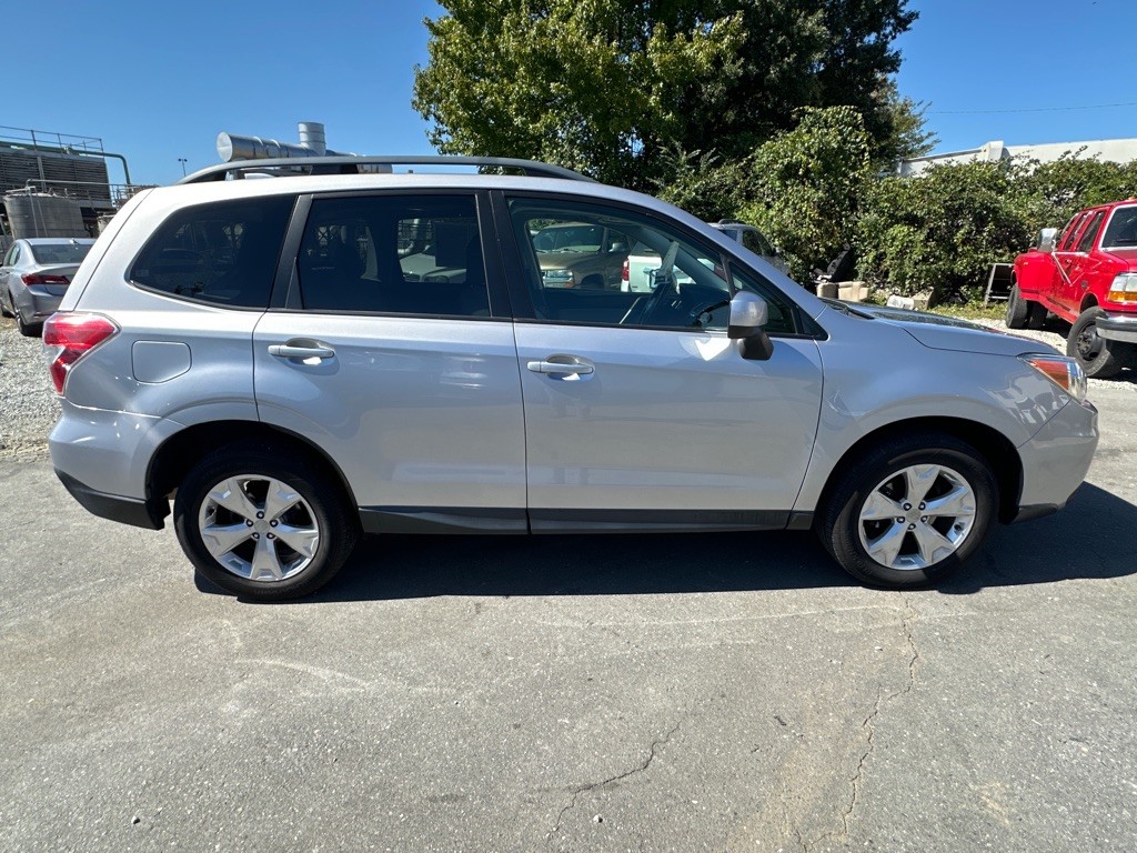 2016 Subaru Forester 2.5i Premium photo 5