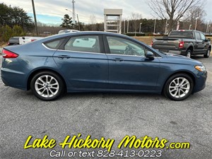 Picture of a 2019 Ford Fusion SE
