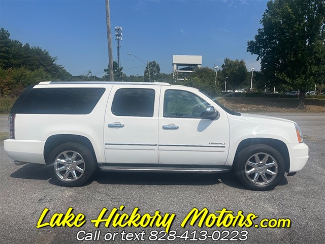 GMC Yukon Denali XL 4WD in Hickory