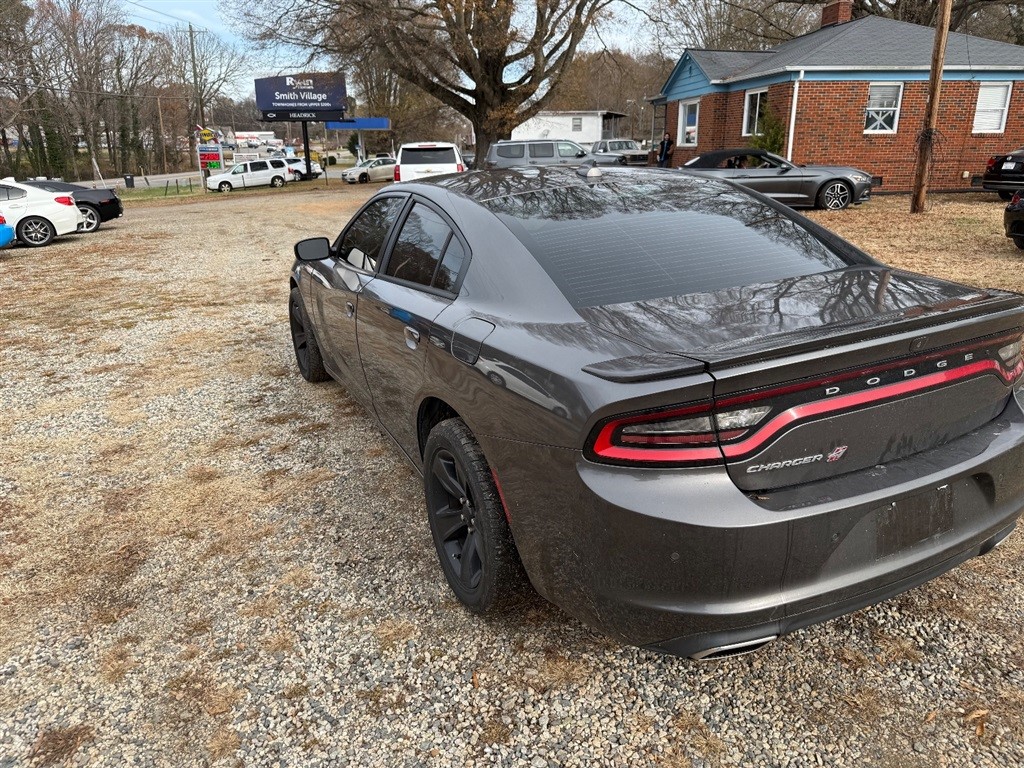 2019 Dodge Charger SXT photo 3