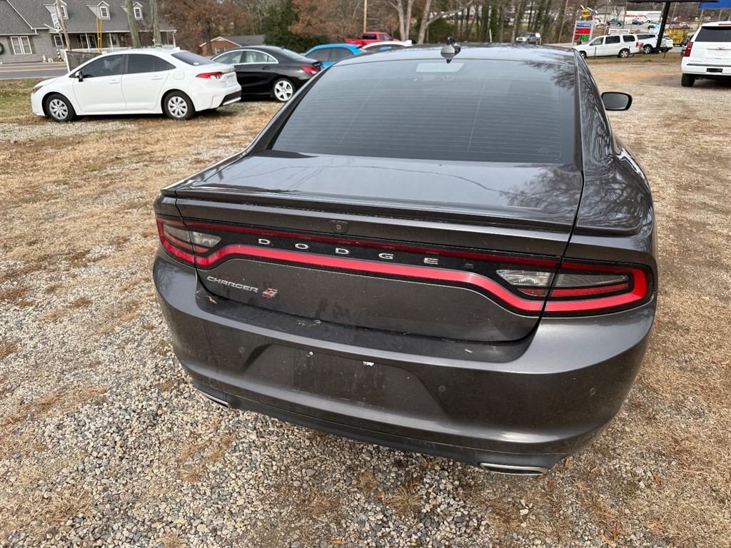 2019 Dodge Charger SXT photo 4