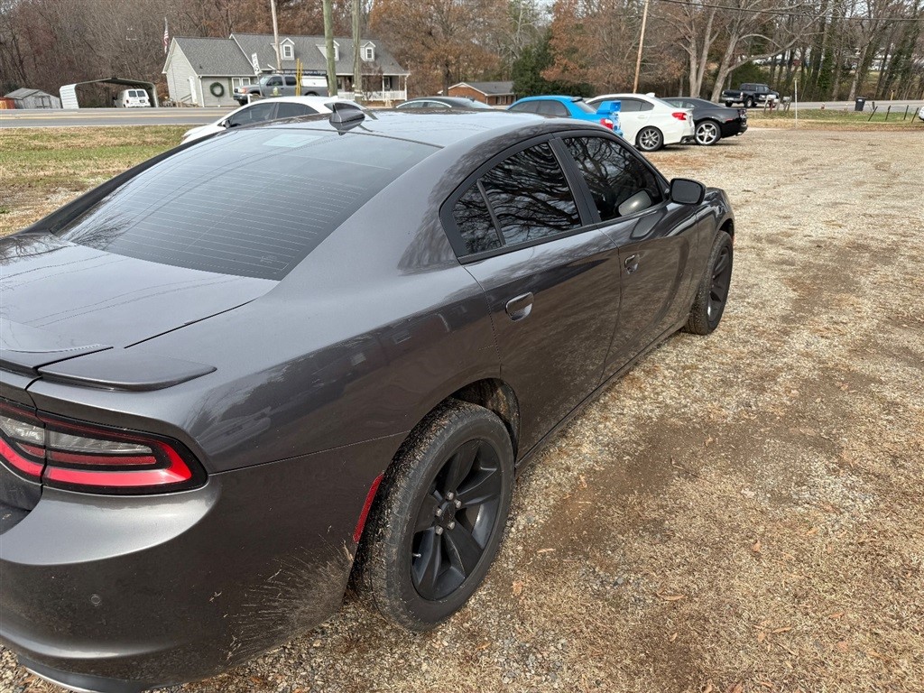 2019 Dodge Charger SXT photo 5