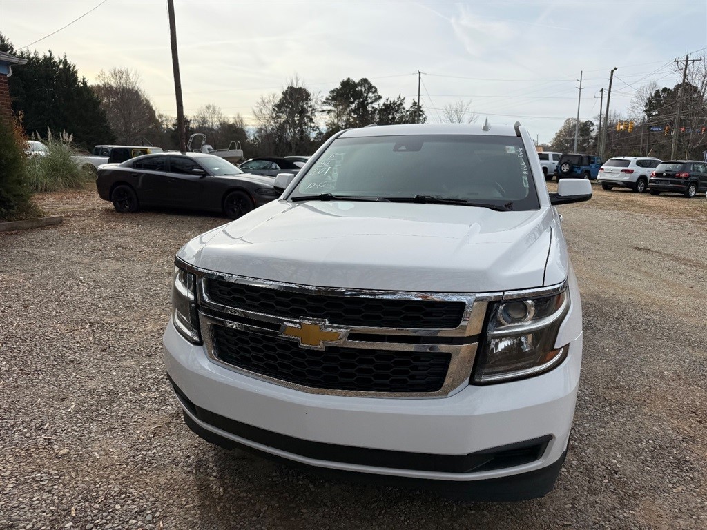 2020 Chevrolet Suburban LT photo 1