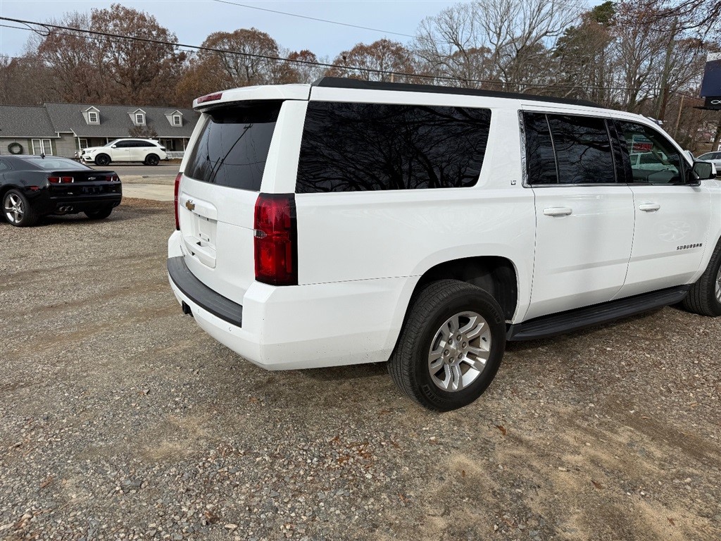 2020 Chevrolet Suburban LT photo 4