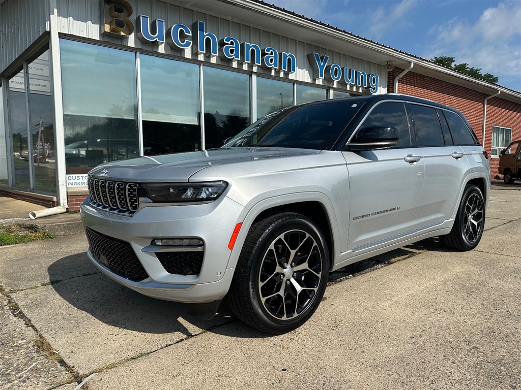 2023 Jeep Grand Cherokee Summit Reserve's photo