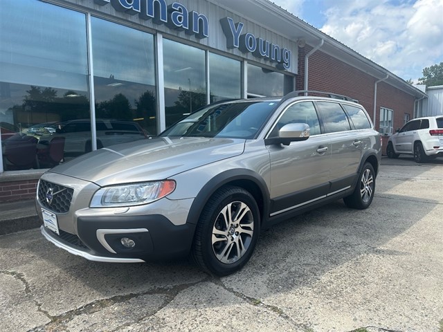 Volvo XC70 Premier in Burnsville