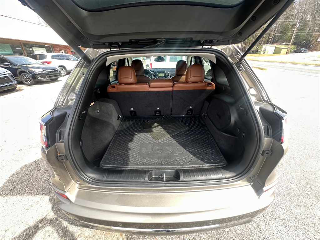 2019 Jeep Cherokee Overland - Photo 6