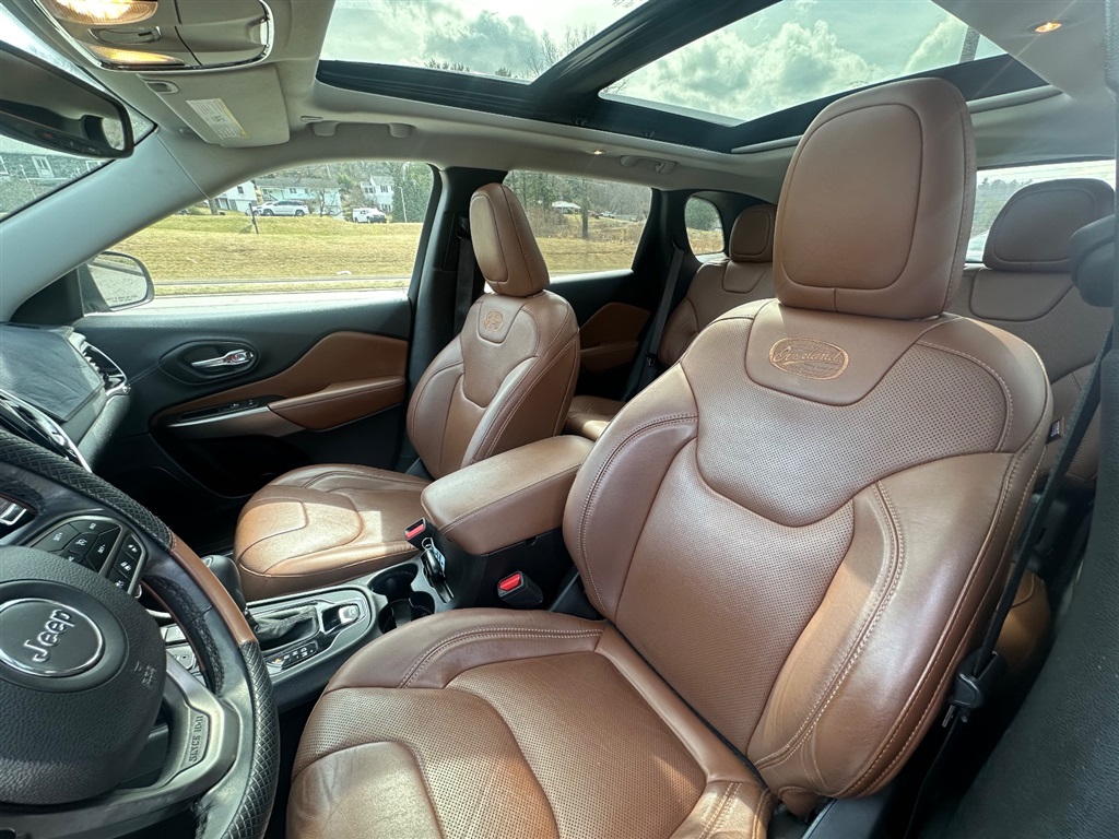 2019 Jeep Cherokee Overland - Photo 7