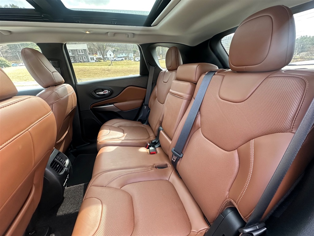2019 Jeep Cherokee Overland - Photo 8