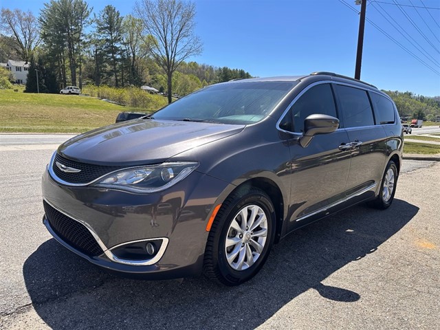 Chrysler Pacifica Touring-L in Burnsville