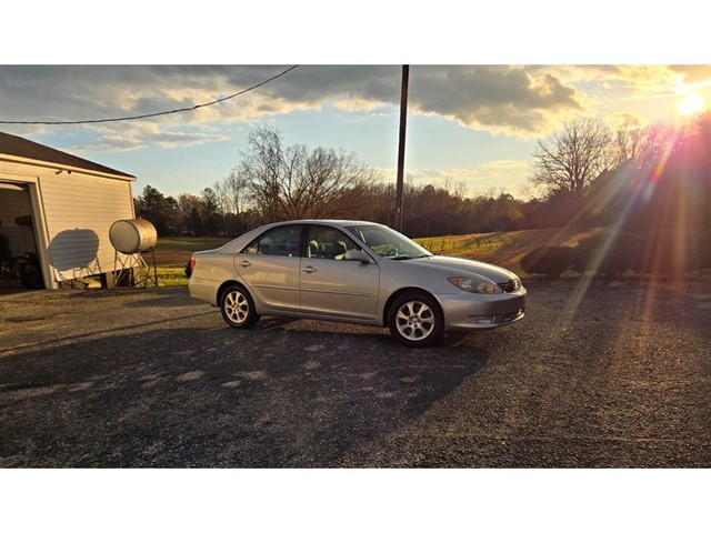 Toyota Camry XLE V6 in Lancaster