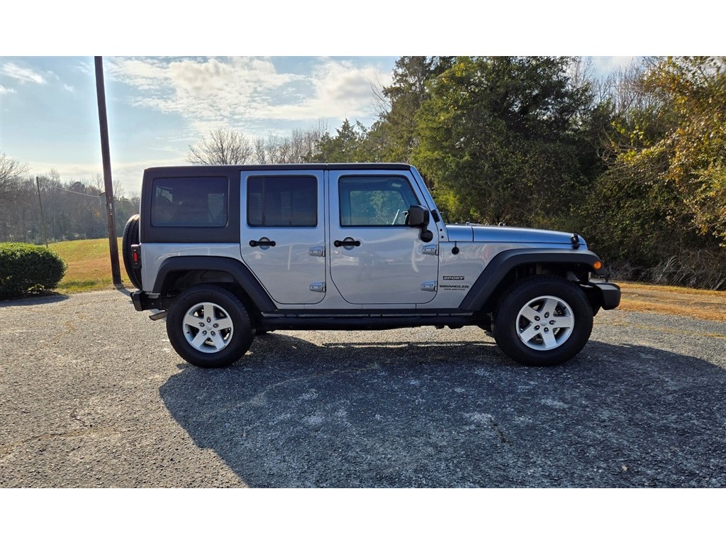 2016 Jeep Wrangler Unlimited Sport S's photo