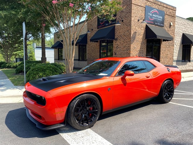 Dodge Challenger SRT Hellcat in Apex