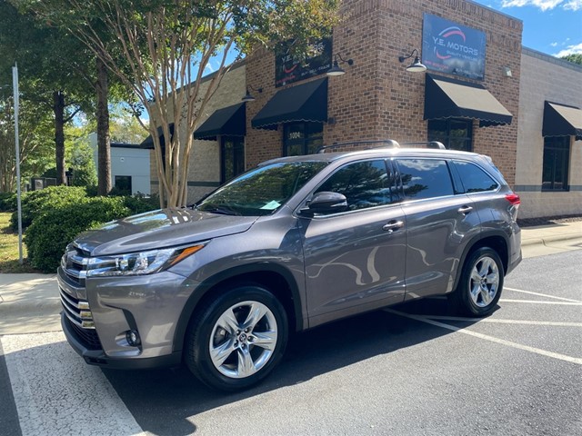 Toyota Highlander Limited FWD V6 in Apex