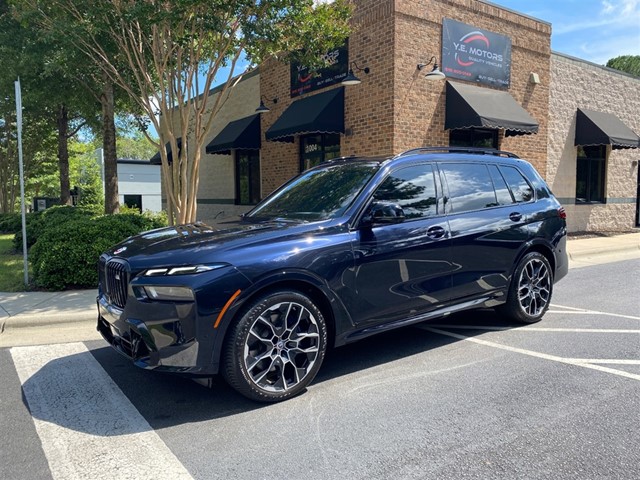 BMW X7 M60i in Apex