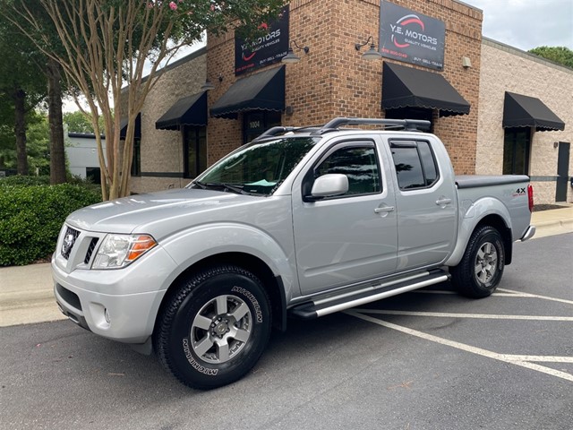 Nissan Frontier PRO-4X Crew Cab 4WD in Apex