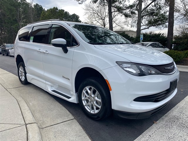 2020 Chrysler Voyager's photo