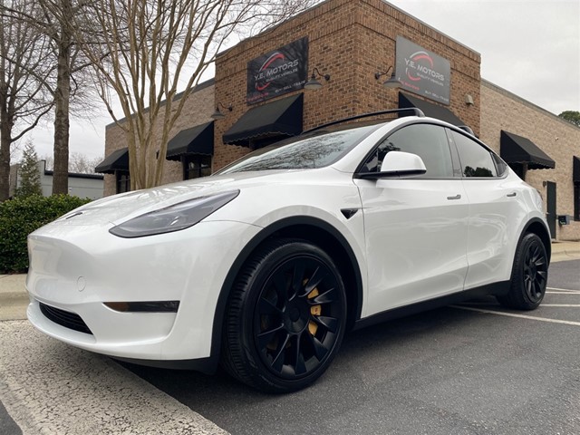 Tesla Model Y Dual Motor Long Range in Apex