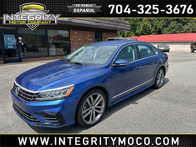 Volkswagen Passat R-Line in Newton