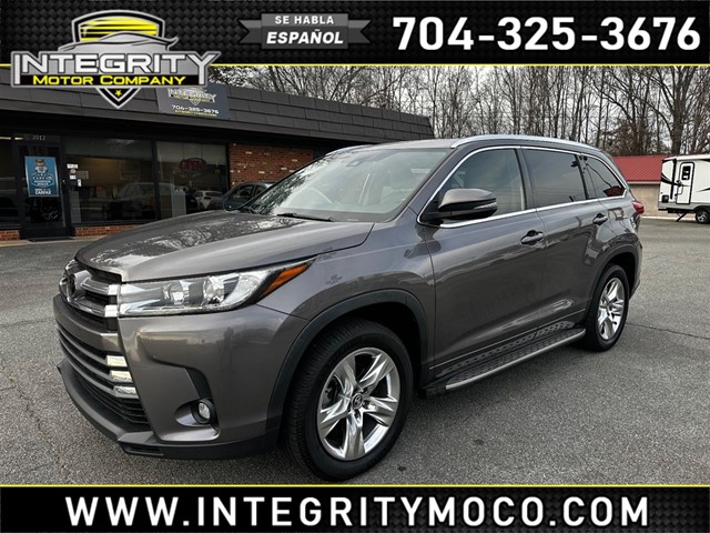 Toyota Highlander Limited V6 in Newton