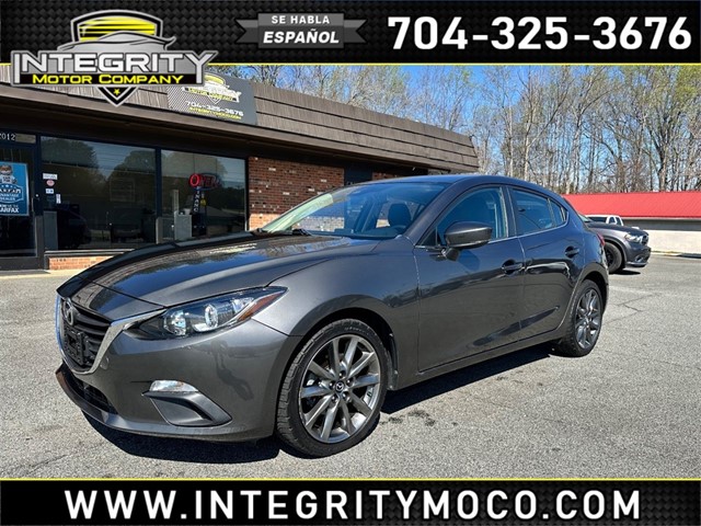 Mazda MAZDA3 s Grand Touring AT 5-Door in Newton