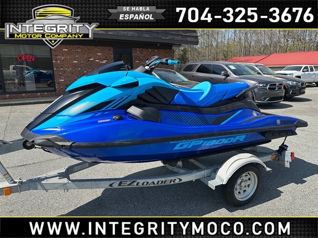 YAMAHA GP800R WAVERUNNER in Newton