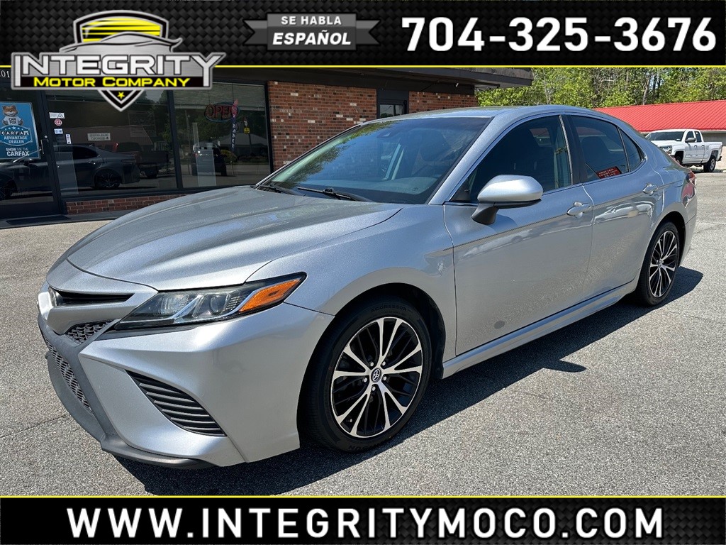 2020 Toyota Camry SE