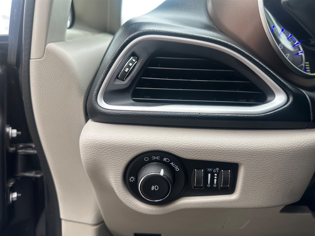 2018 Chrysler Pacifica Touring L - Photo 29