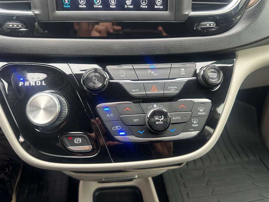 2018 Chrysler Pacifica Touring L - Photo 30