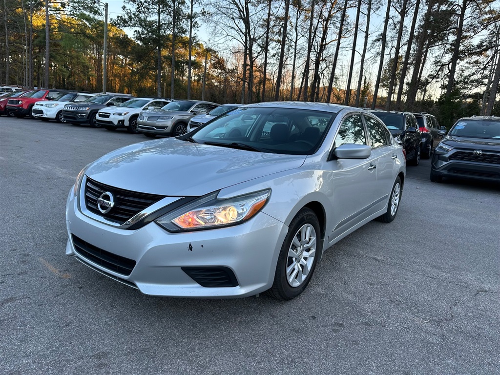 2017 Nissan Altima S's photo