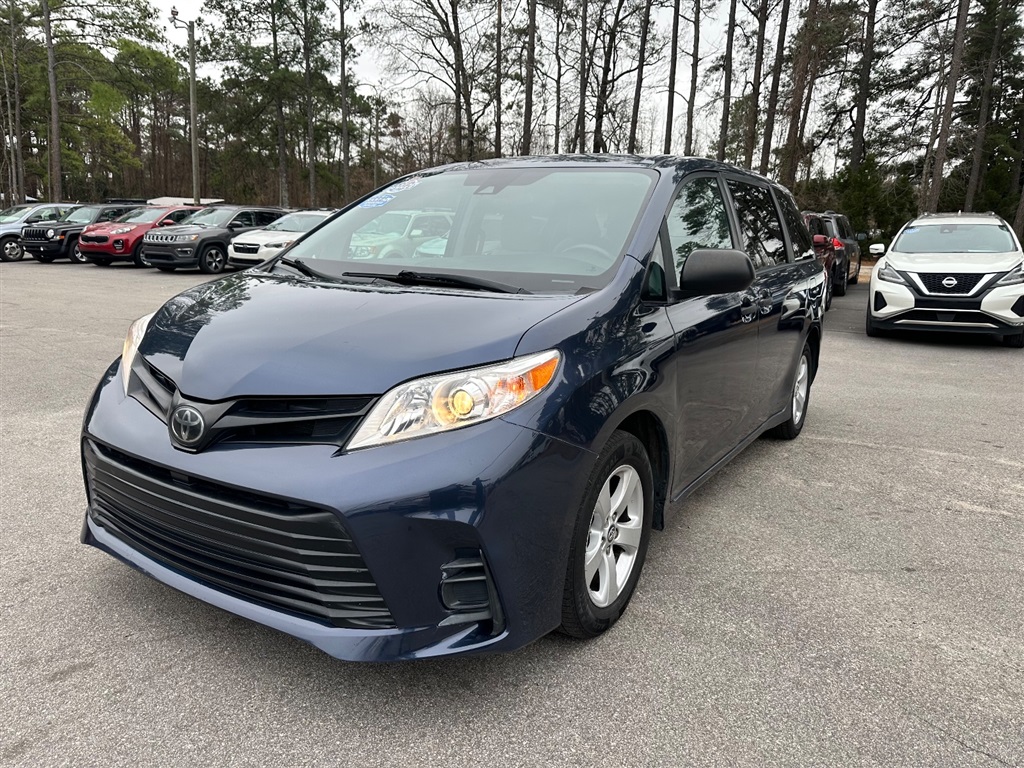 2020 Toyota Sienna L's photo
