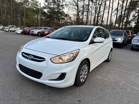2017 Hyundai Accent SE 5-Door 6A