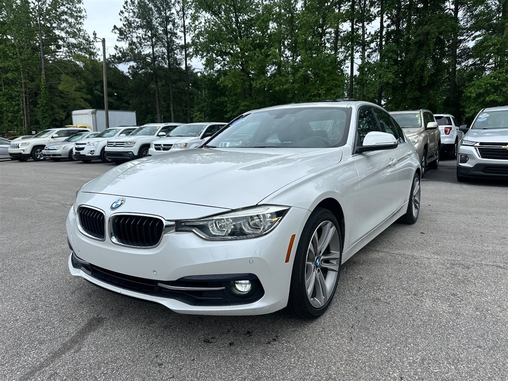 2017 BMW 3 Series 330i Sedan's photo