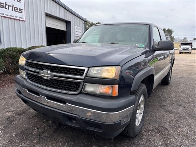 Chevrolet Silverado Classic 1500 LT1 Ext. Cab Long Box 4WD in Wendell