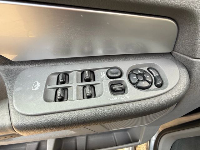 2008 Dodge Ram SLT photo 14