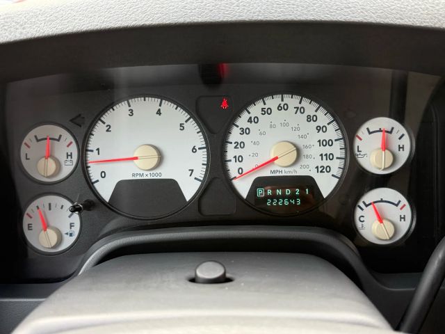 2008 Dodge Ram SLT photo 17