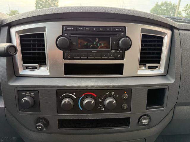 2008 Dodge Ram SLT photo 18