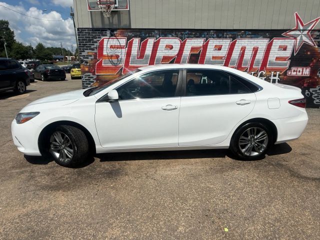 2017 Toyota Camry LE photo 10