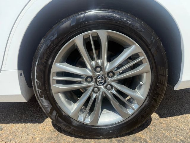 2017 Toyota Camry LE photo 11