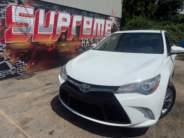 2017 Toyota Camry LE photo 2