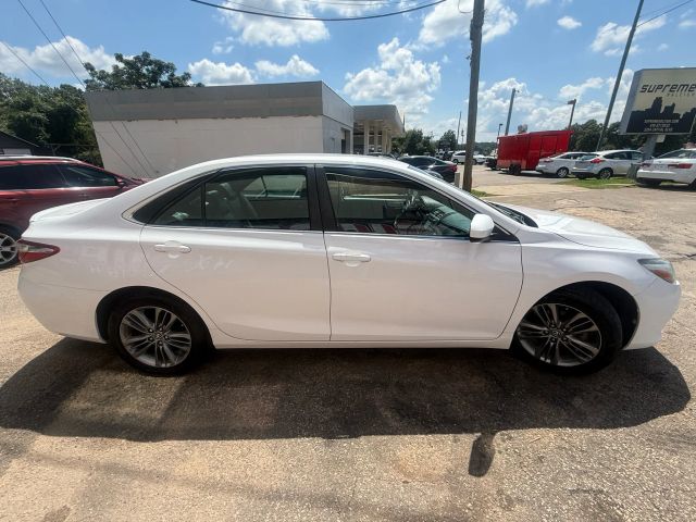 2017 Toyota Camry LE photo 5